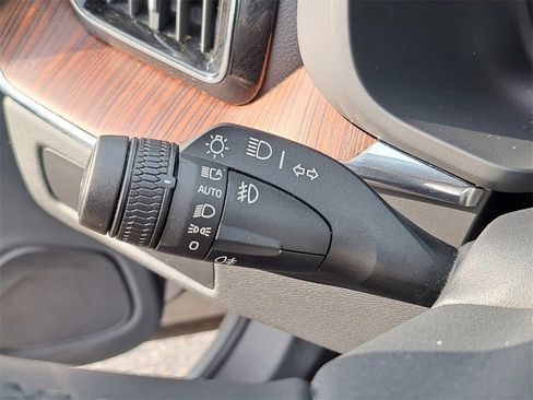 Used 2023 Volvo XC60 B5 Ultimate w/ Climate Package image 9