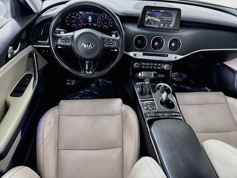 Used 2018 Kia Stinger Premium RWD image 17