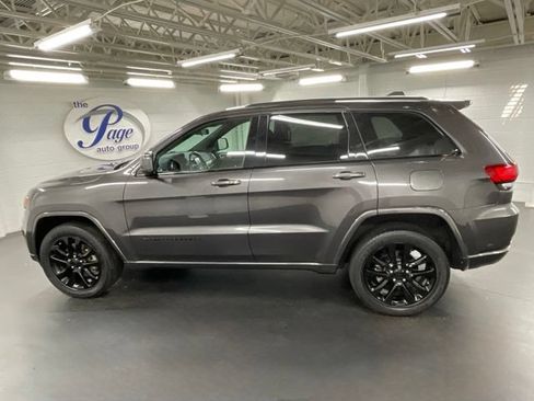 Used 2021 Jeep Grand Cherokee Laredo X AWD/4WD image 2