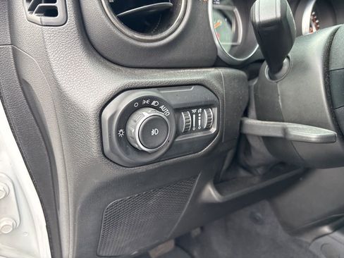 Used 2021 Jeep Wrangler Unlimited Sahara AWD/4WD image 5