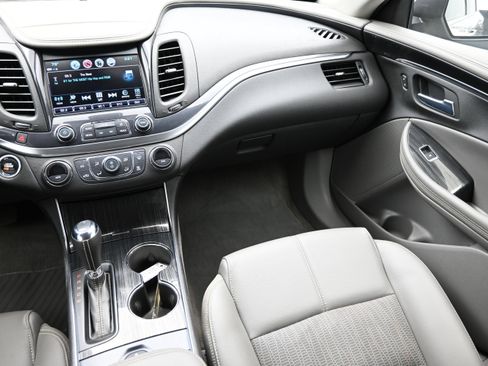 Used 2018 Chevrolet Impala LT FWD image 36