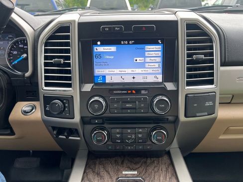 Used 2017 Ford F350 Lariat w/ Lariat Ultimate Package AWD/4WD image 28