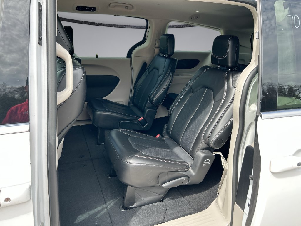 Used 2024 Chrysler Pacifica Touring-L FWD image 29