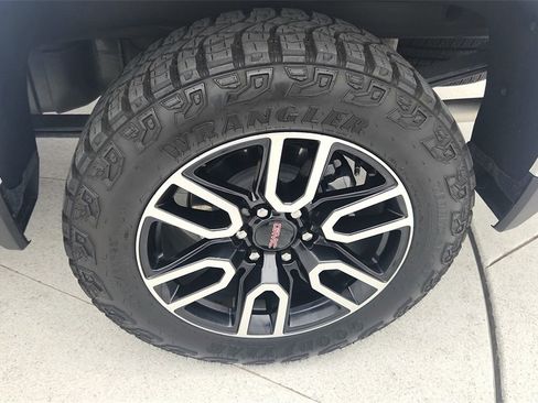 Used 2025 GMC Sierra 1500 AT4 w/ AT4 Premium Package image 27