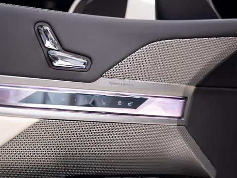 Used 2024 BMW i7 xDrive60 image 54