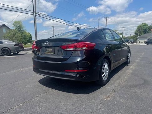 Used 2017 Hyundai Elantra SE w/ Cargo Package FWD image 3