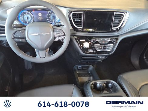 Used 2023 Chrysler Pacifica Touring-L w/ S Appearance Package AWD/4WD image 19