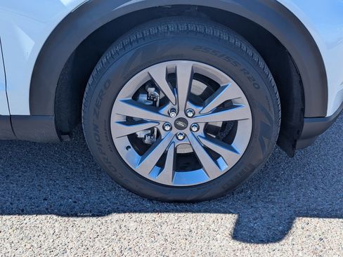 Used 2022 Ford Explorer XLT w/ Equipment Group 202A image 8