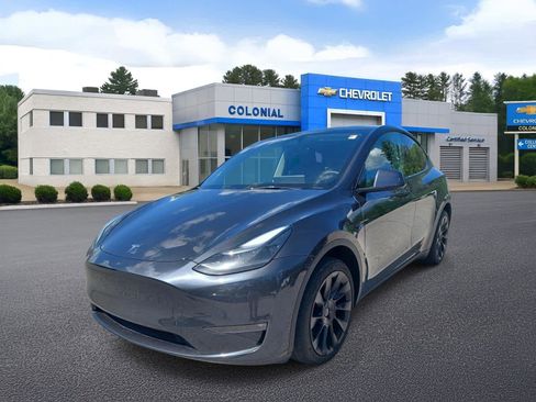 Used 2024 Tesla Model Y Long Range AWD/4WD image 1