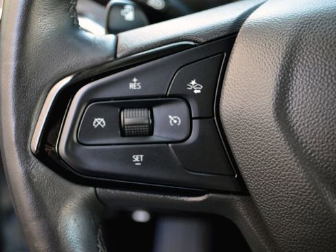 Used 2022 Chevrolet Bolt EUV LT w/ Comfort Package image 17