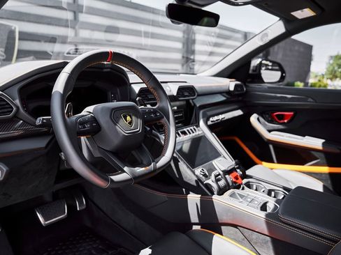 Used 2023 Lamborghini Urus Performante AWD/4WD image 2