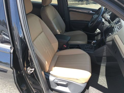 Used 2023 Volkswagen Tiguan SE FWD image 35