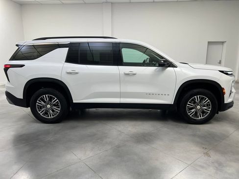 Used 2024 Chevrolet Traverse LT FWD image 10