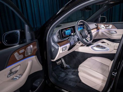 New 2026 Mercedes-Benz GLS 580 4MATIC image 11