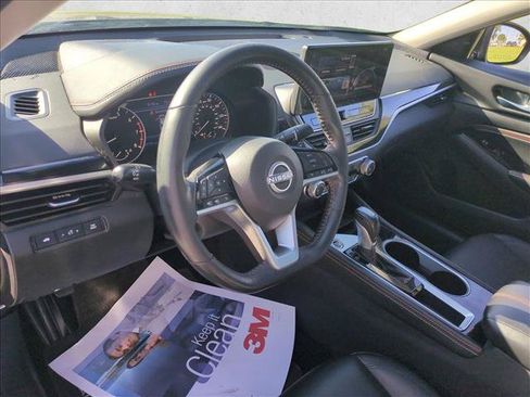 Used 2023 Nissan Altima 2.5 SR w/ SR Premium Package FWD image 10