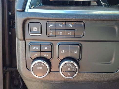 Used 2025 Chevrolet Tahoe High Country AWD/4WD image 15