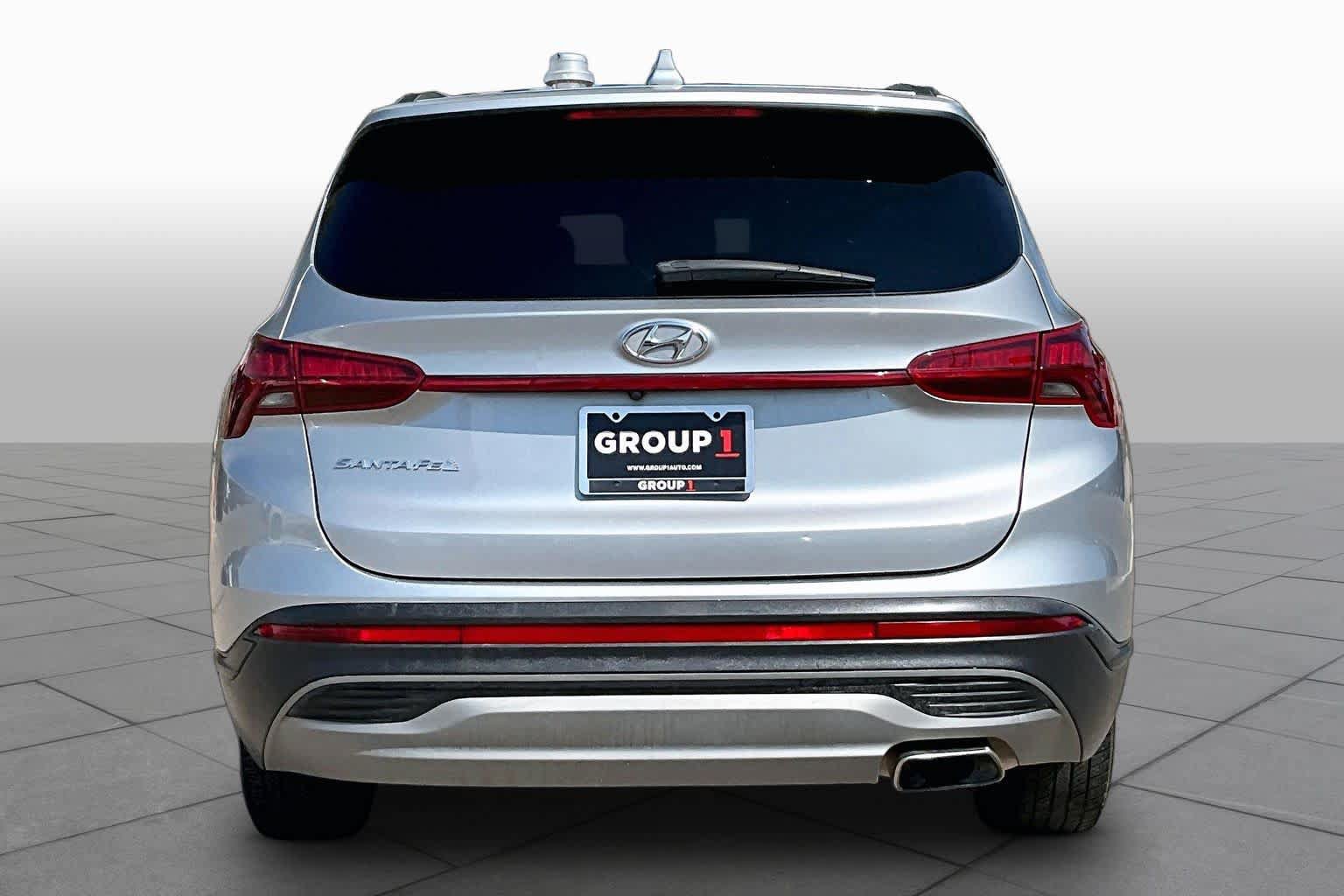 Used 2021 Hyundai Santa Fe SE FWD image 5