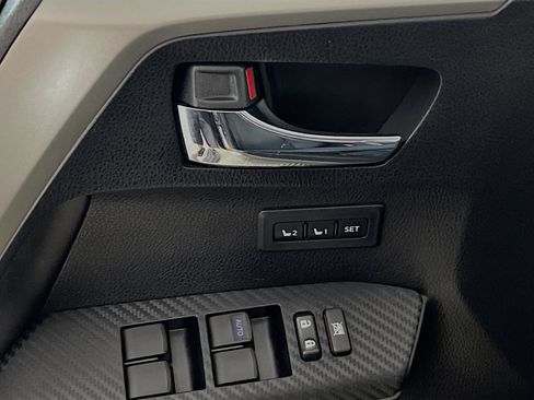 Used 2015 Toyota RAV4 Limited image 17