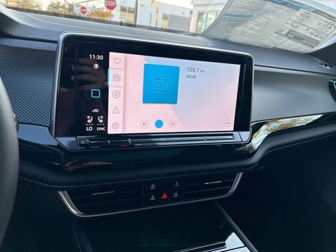 Used 2025 Volkswagen Atlas Cross Sport SEL image 26