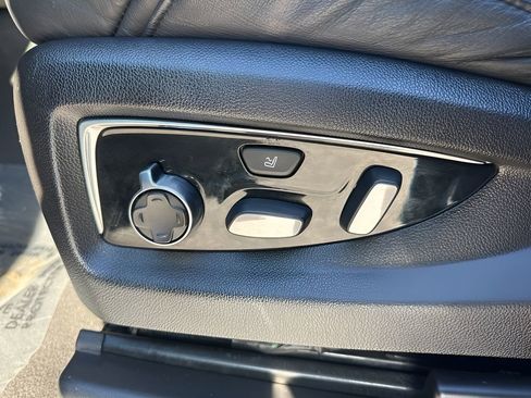 Used 2019 Cadillac Escalade Platinum image 10