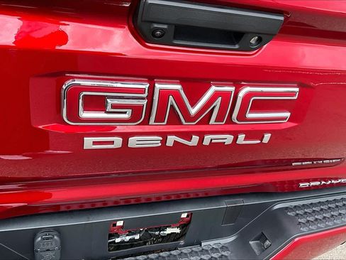 Used 2025 GMC Canyon Denali AWD/4WD image 31