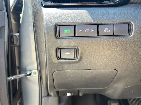 Used 2024 Nissan Sentra SV FWD image 12