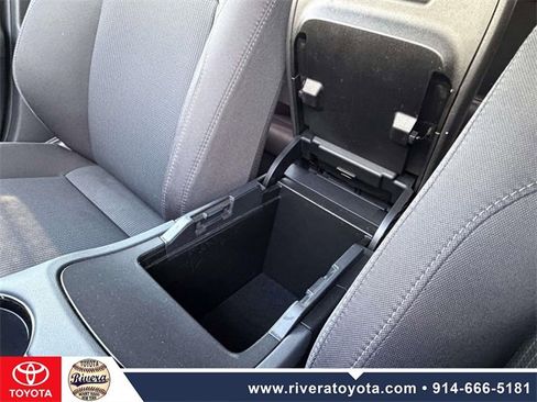 Used 2022 Toyota Venza LE image 23