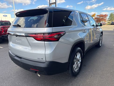Used 2022 Chevrolet Traverse LS image 6