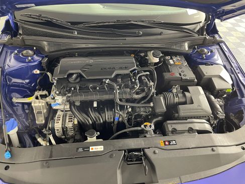 Certified 2025 Hyundai Elantra SE w/ Cargo Package FWD image 21