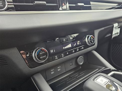 New 2026 Mitsubishi Outlander SE image 23