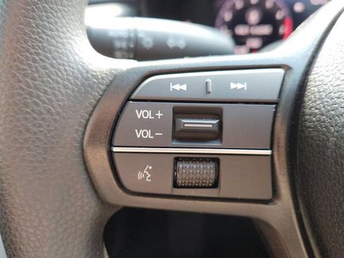 Certified 2025 Honda Accord LX image 21
