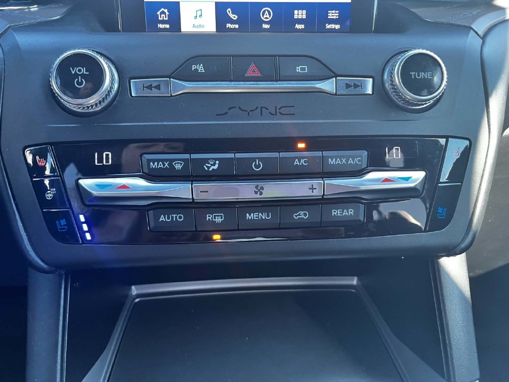 Used 2020 Ford Explorer Platinum w/ Premium Technology Package AWD/4WD image 25