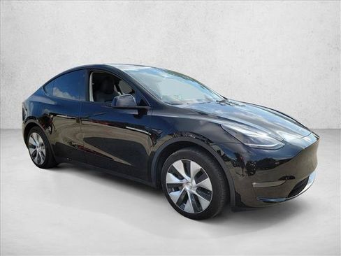 Used 2023 Tesla Model Y Long Range AWD/4WD image 3