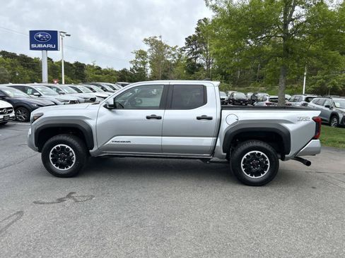 Used 2025 Toyota Tacoma TRD Off-Road AWD/4WD image 7