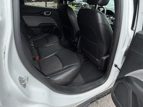 Used 2024 Jeep Compass Latitude AWD/4WD image 21