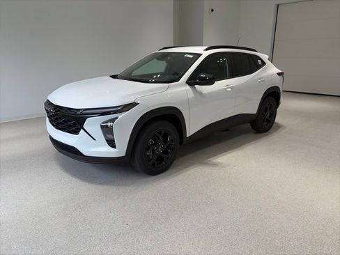 New 2026 Chevrolet Trax LT w/ Driver Confidence Package FWD image 3