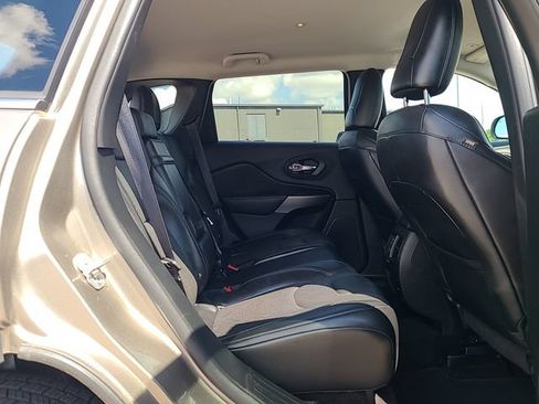 Used 2019 Jeep Cherokee Limited w/ Technology Group AWD/4WD image 29