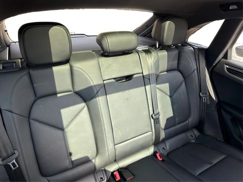 Used 2022 Porsche Macan AWD/4WD image 12