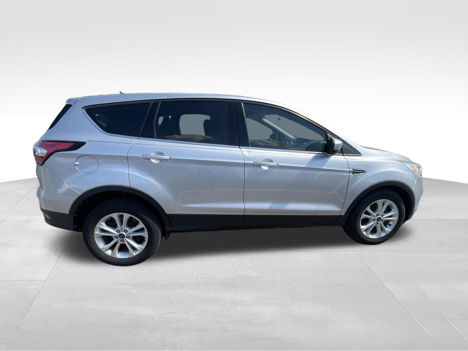 Used 2017 Ford Escape SE FWD image 4