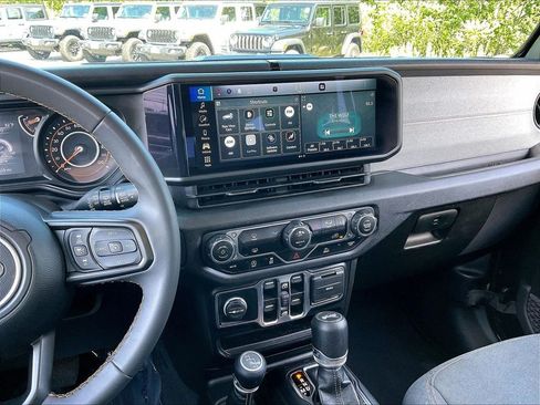 Used 2024 Jeep Wrangler Unlimited Sport AWD/4WD image 17