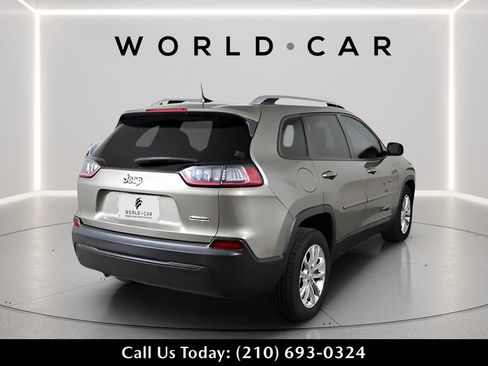 Used 2021 Jeep Cherokee Latitude FWD image 7