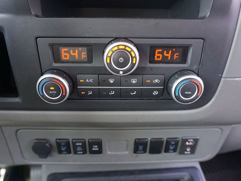 Used 2019 Nissan NV 3500 SL image 11