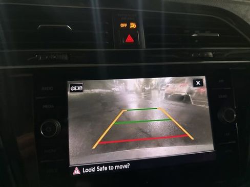 Used 2024 Volkswagen Tiguan SE w/ Panoramic Sunroof Package image 24