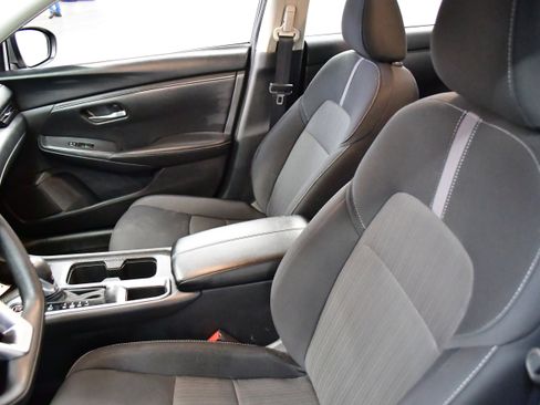 Used 2024 Nissan Sentra SV image 9