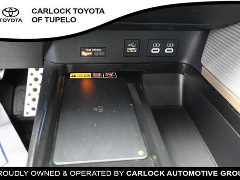 Used 2025 Toyota Camry SE w/ Convenience Package FWD image 15