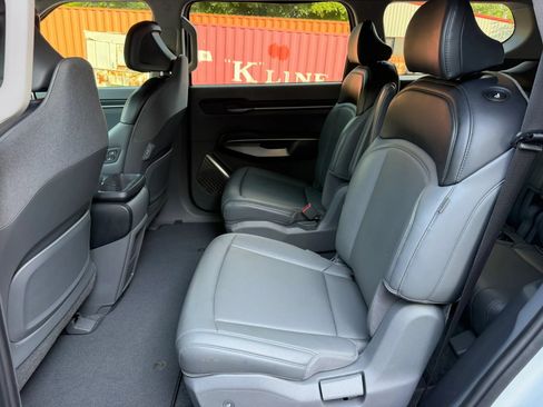 Used 2024 Kia EV9 Light Long Range RWD image 17