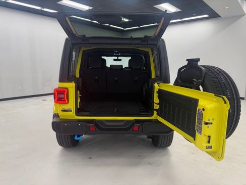 Used 2023 Jeep Wrangler Unlimited Sahara w/ Cold Weather Group AWD/4WD image 4