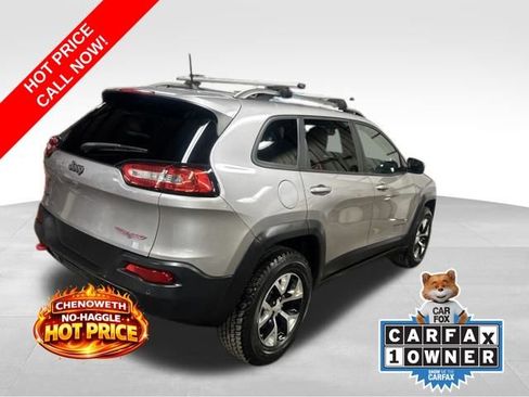 Used 2018 Jeep Cherokee Trailhawk AWD/4WD image 3