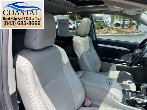 Used 2017 Toyota Highlander XLE FWD image 28