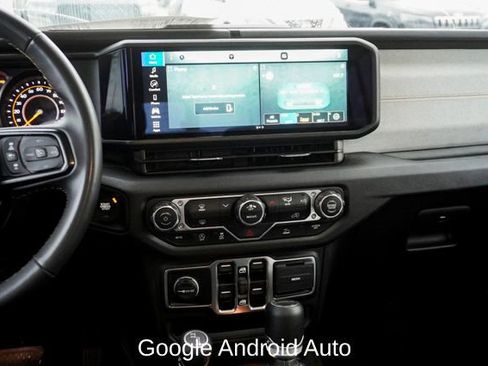 Used 2025 Jeep Gladiator Sport image 9